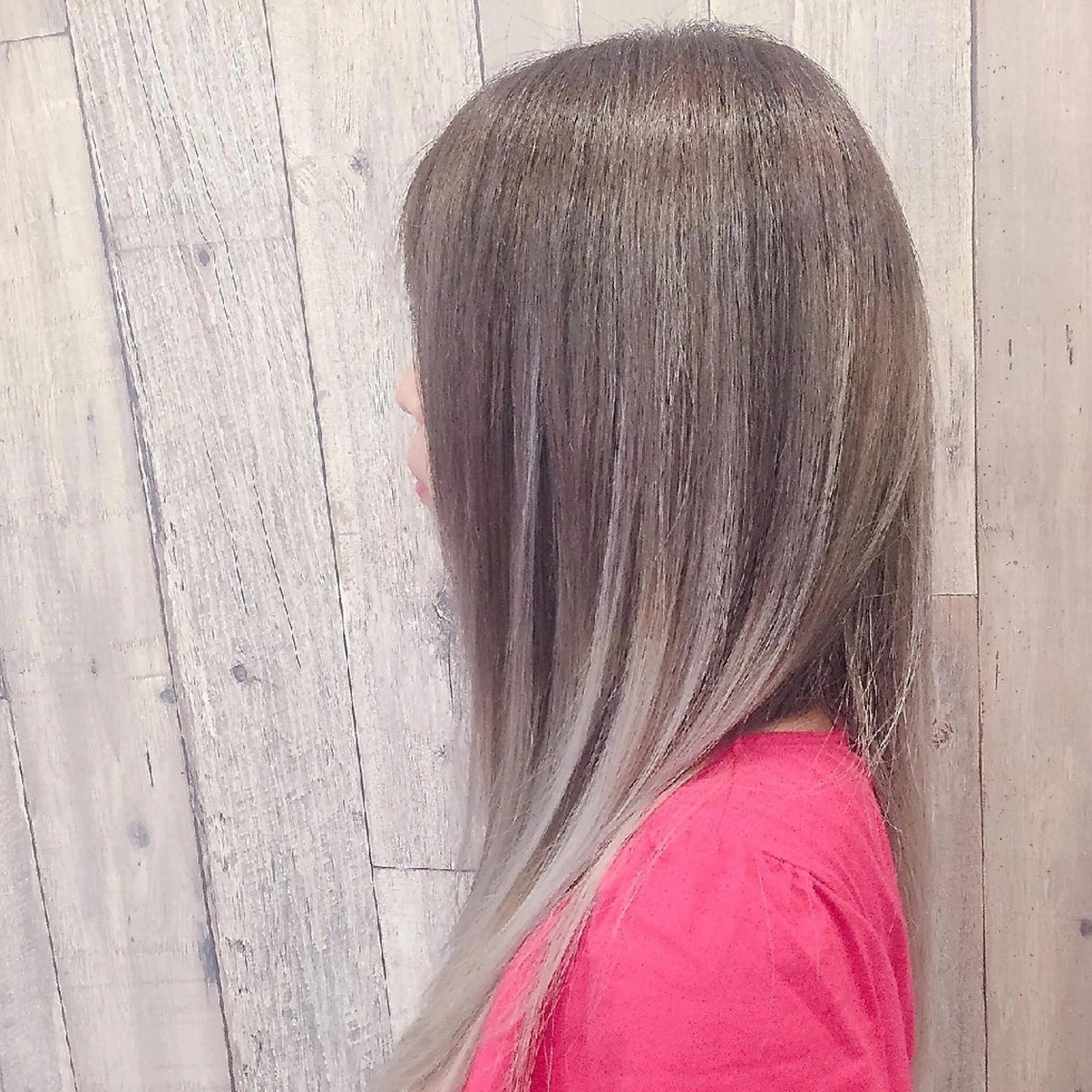 ロング カラー ブリーチ ダークグレー デザインカラー ハイライトカラー シルバー デザインカラー髪質 改善Lilithのその他イメージ