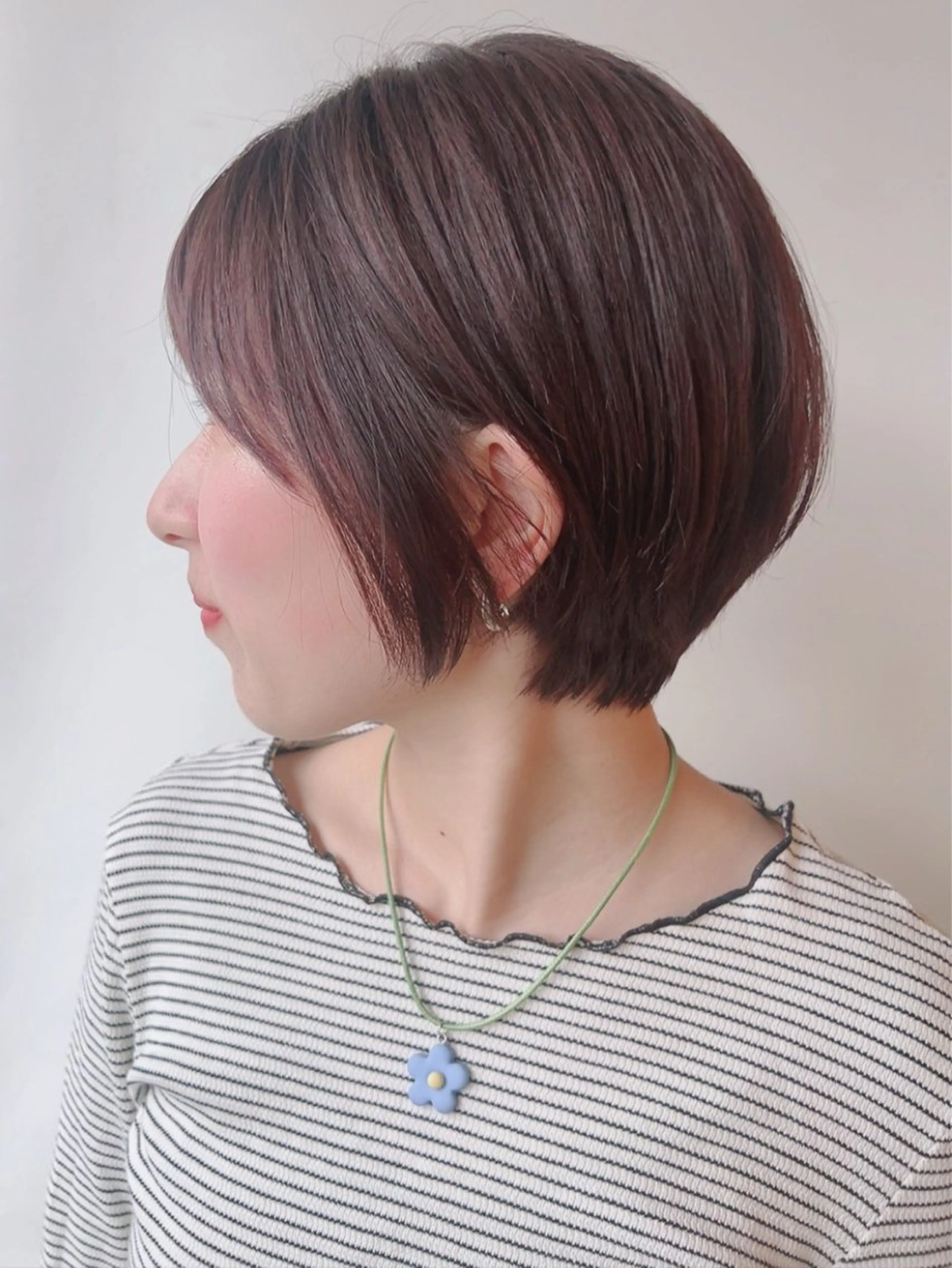 ショート 丸みショート ピンクブラウン ショートヘア morio from london所属・松岡彩華 ボブ /グレージュのヘアスタイル