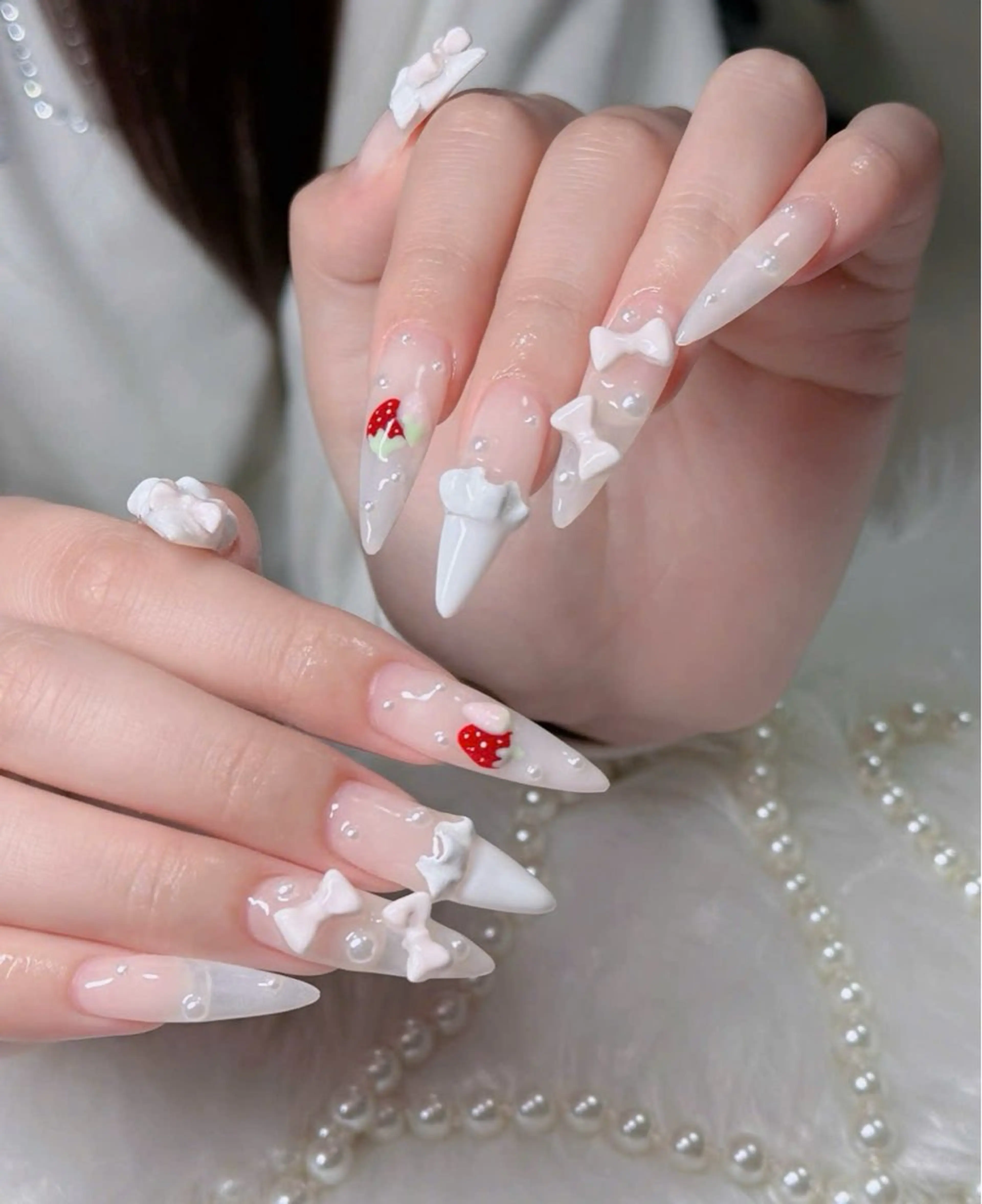 ネイル フレンチネイル ジェルネイル ガラスフレンチ ハロウィン ハート H.baby nail所属・H.baby Nail Salonのネイルデザイン