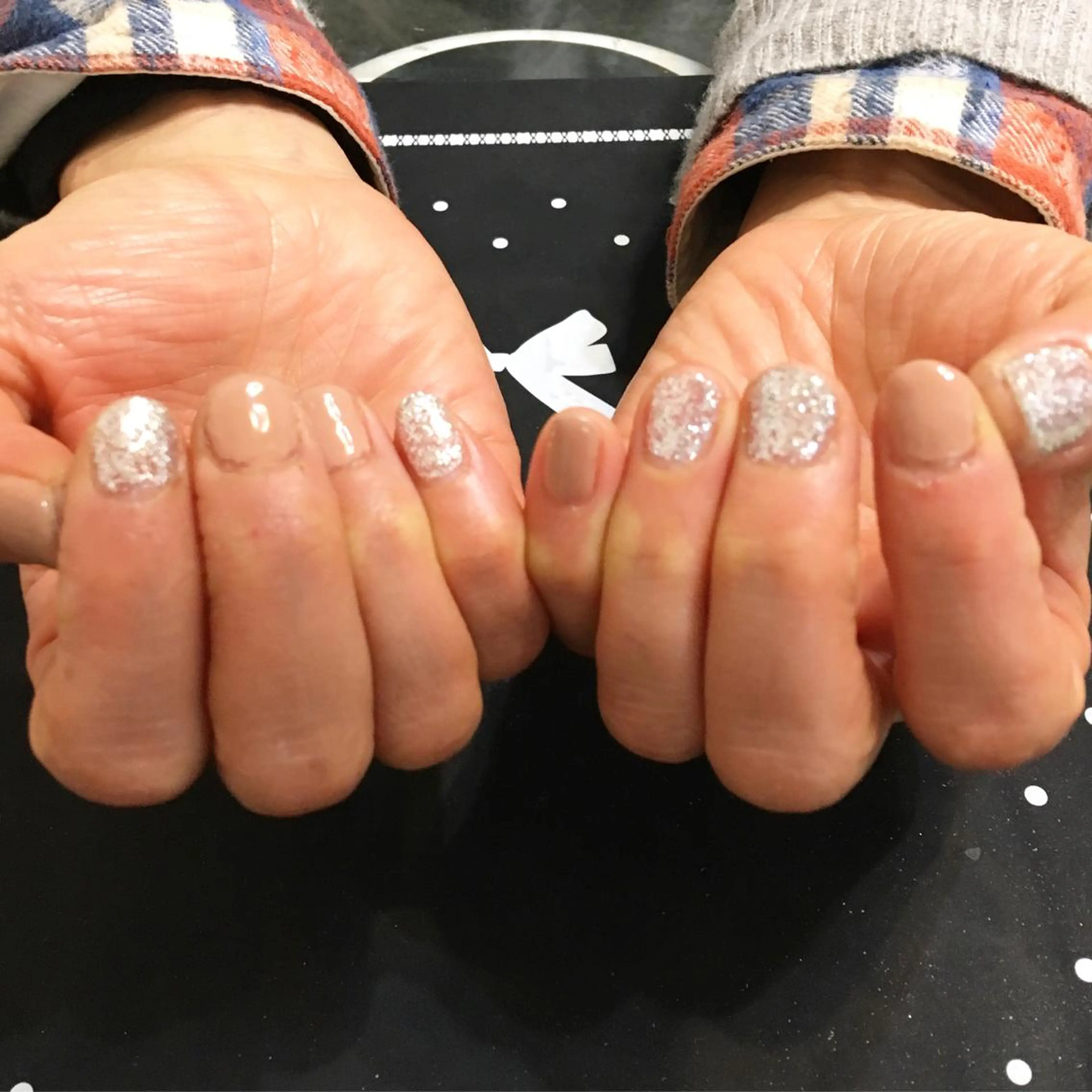 ネイル ラメ(グリッター) ピンク ピンクベージュ シルバー 春ネイル ハンドネイル 🌈KANÅKO 🌈のネイルデザイン