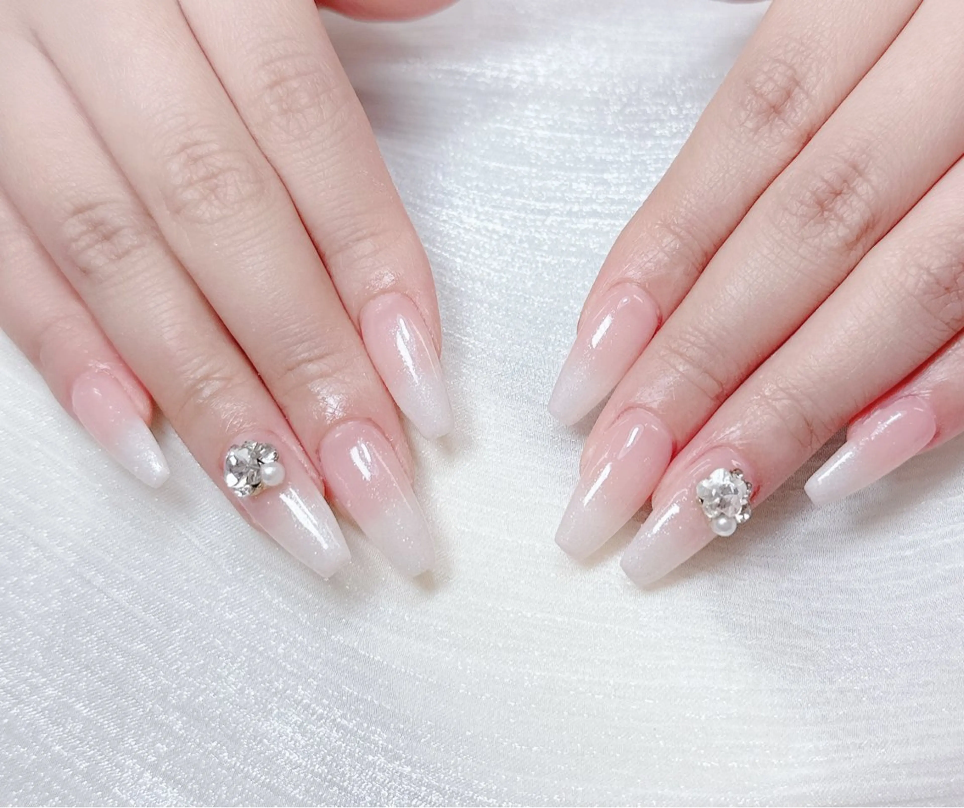 ネイル チークネイル フレンチネイル グラデーション キラキラネイル 韓国ネイル ハンドネイル 陳 rinaのネイルデザイン