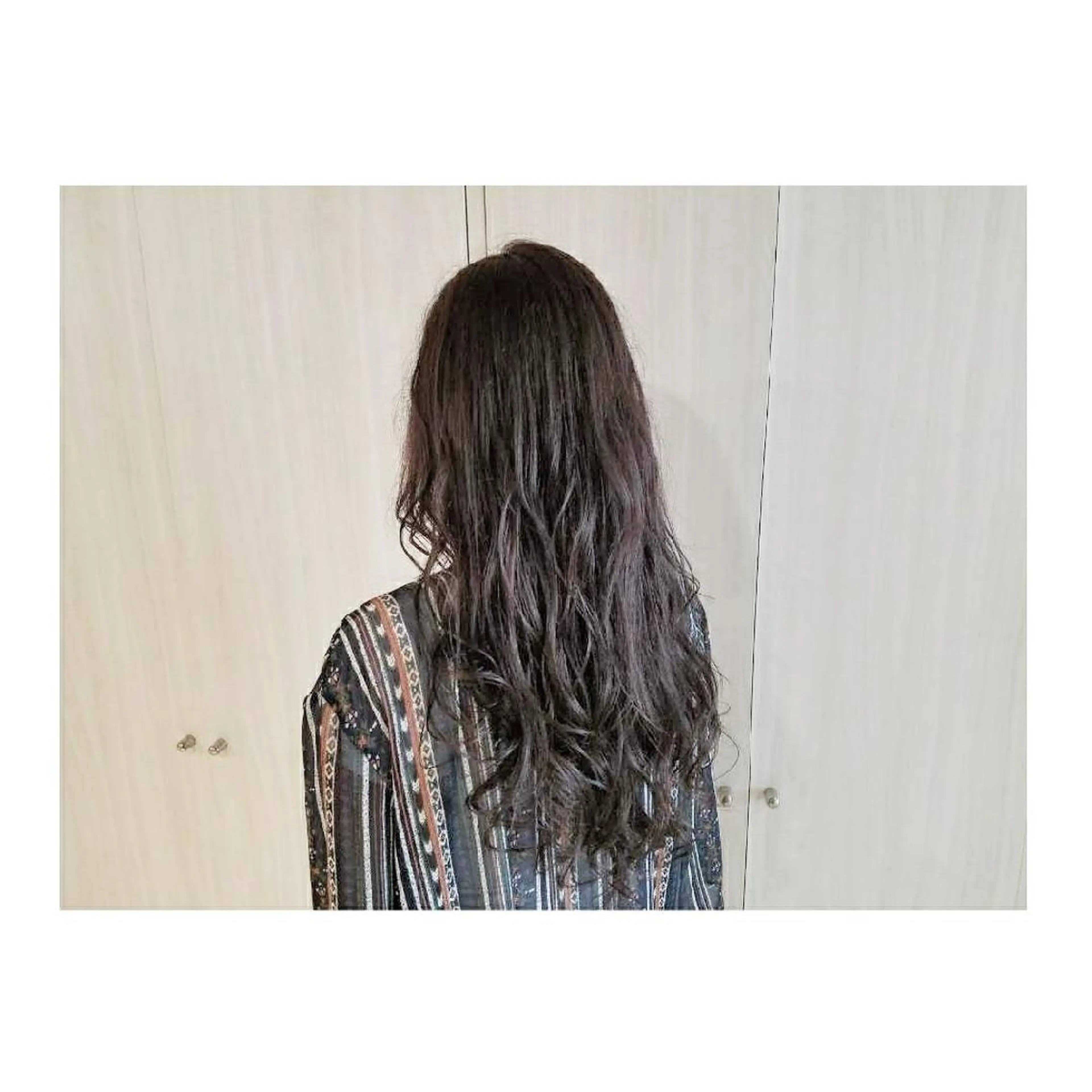 ロング カラー ヘアアレンジ アッシュ ブリーチ 透明感カラー ダークアッシュ Luana 矢場町のヘアスタイル