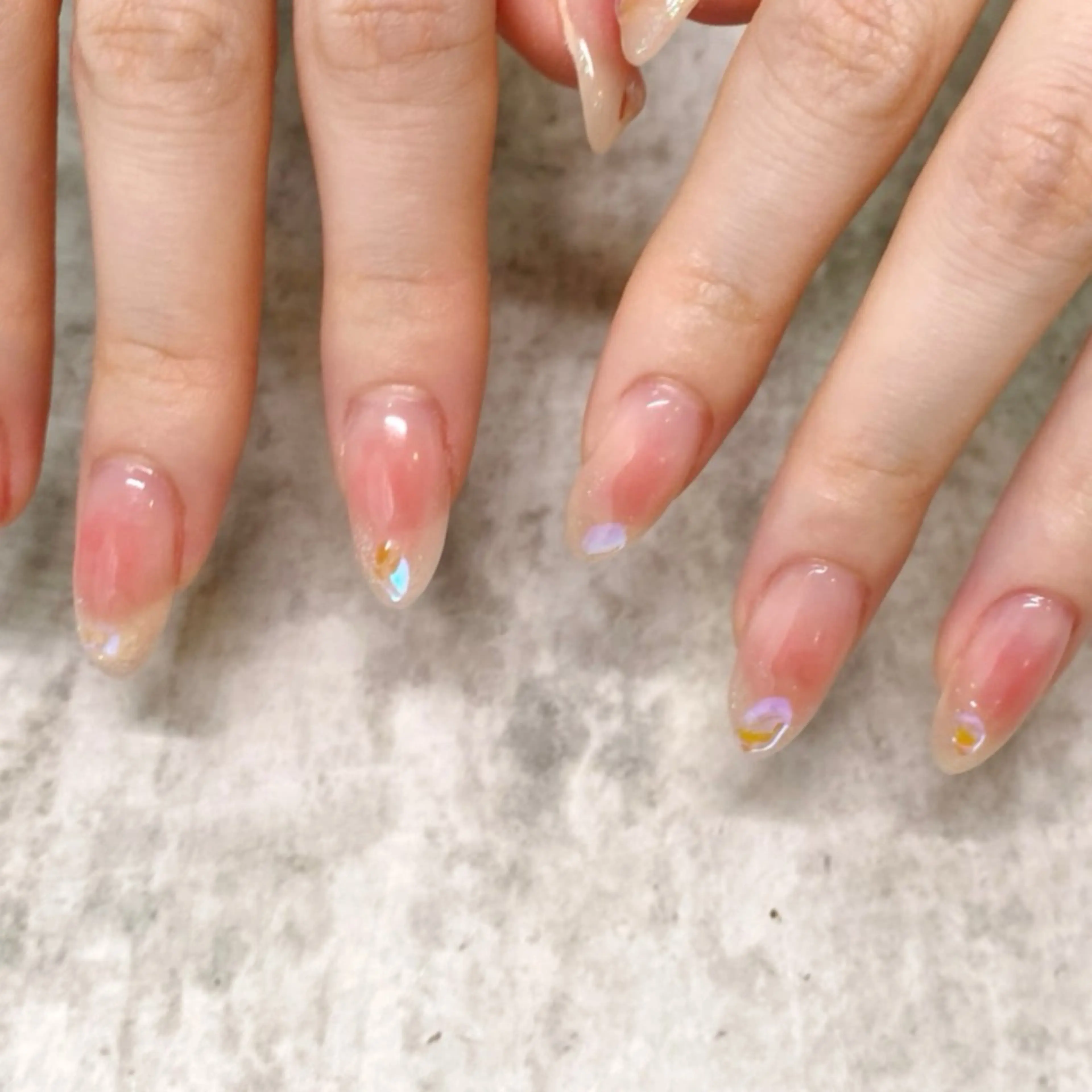 ネイル オーロラネイル チークネイル 韓国ネイル Aoi💅🏻 表参道のネイルデザイン