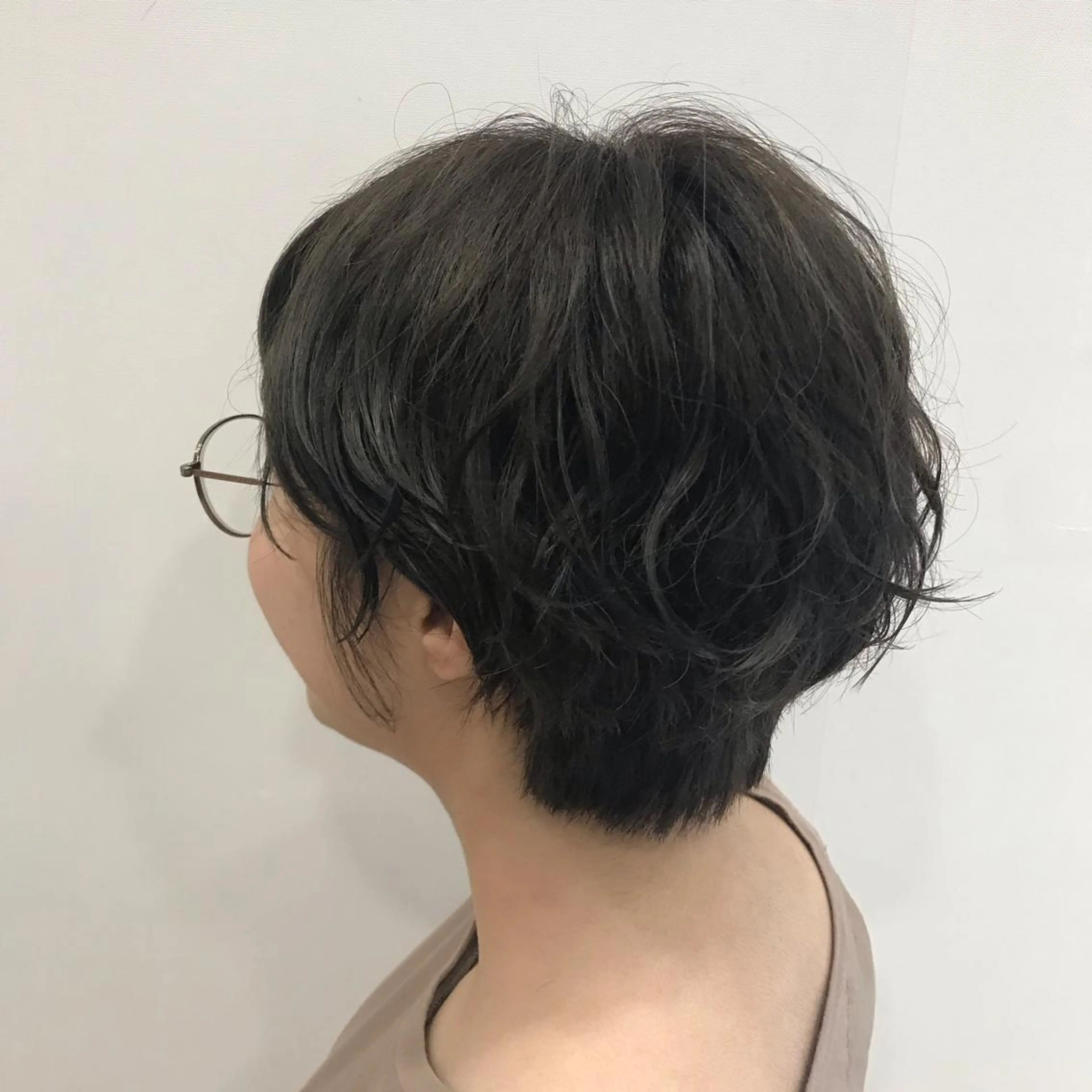 ショート カラー パーマ 佐山 聖玲奈のヘアスタイル