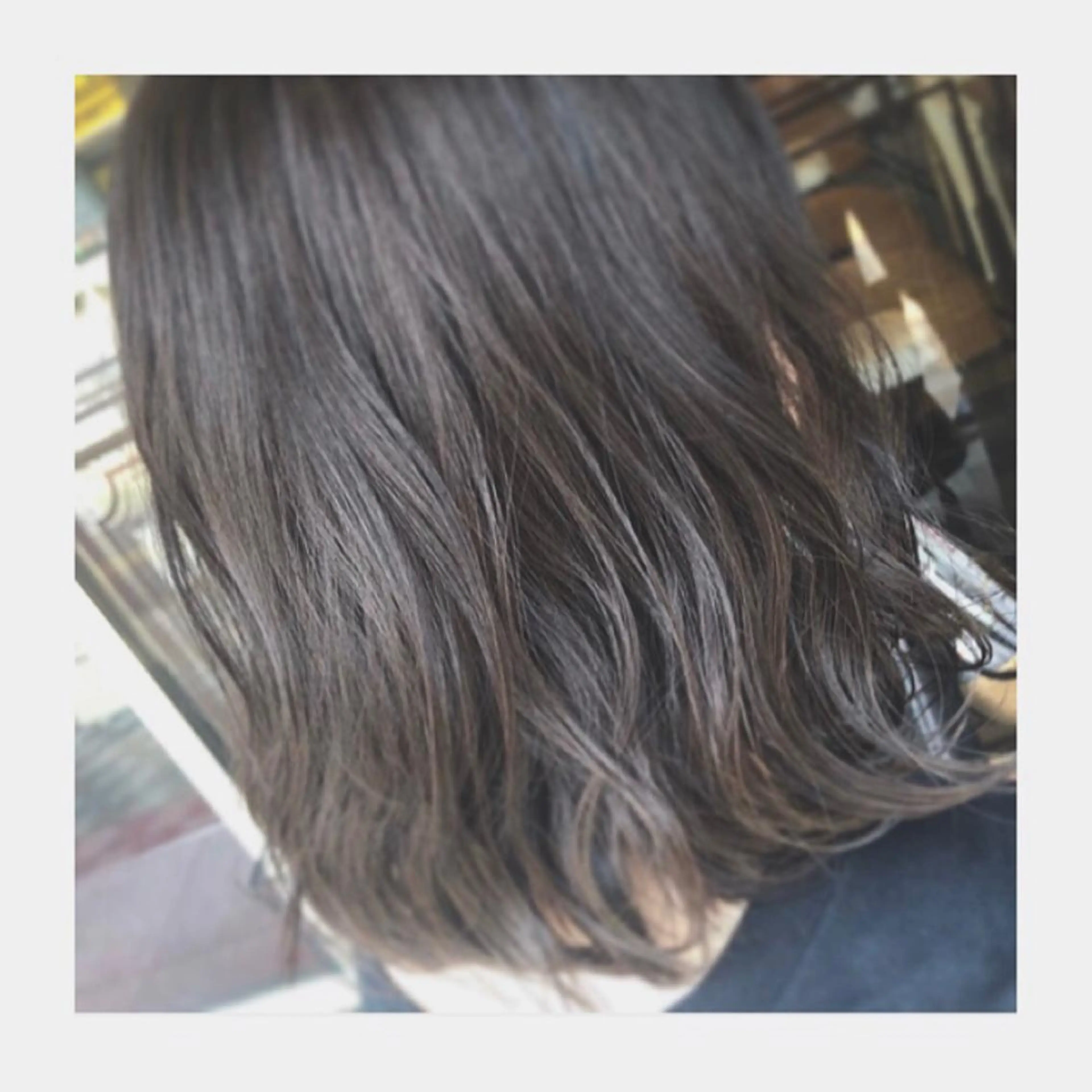ミディアム カラー ヘアアレンジ グレージュ 小國 綾かのヘアスタイル