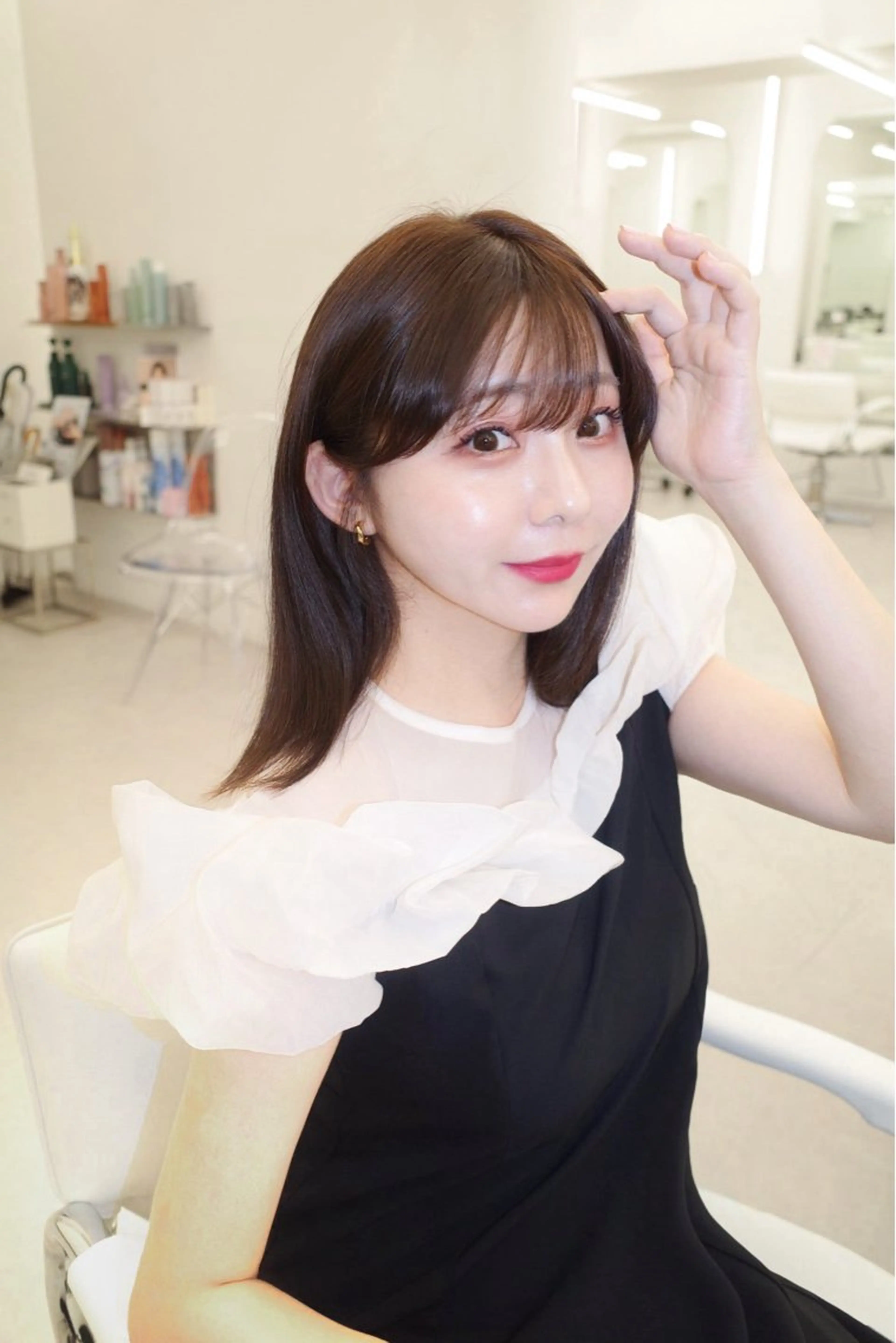 ミディアム カラー アッシュ ベージュカラー 黒髪 ブリーチ ブルーカラー ヘアカラー トリートメント 透明感カラー/ 韓国ヘアkanatoのヘアスタイル