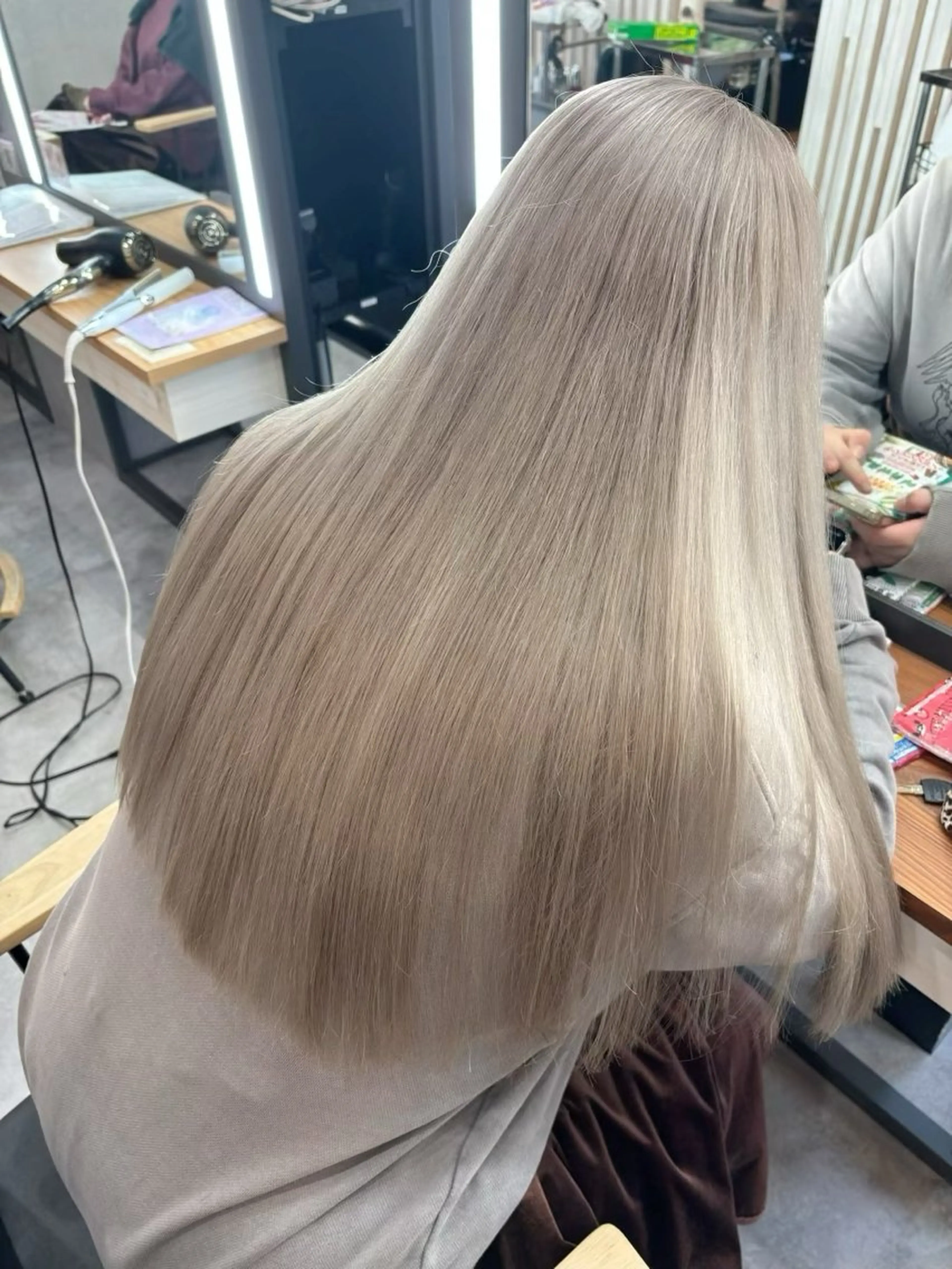 ロング カット ヘアカラー TAKAHASHI REIKAのヘアスタイル