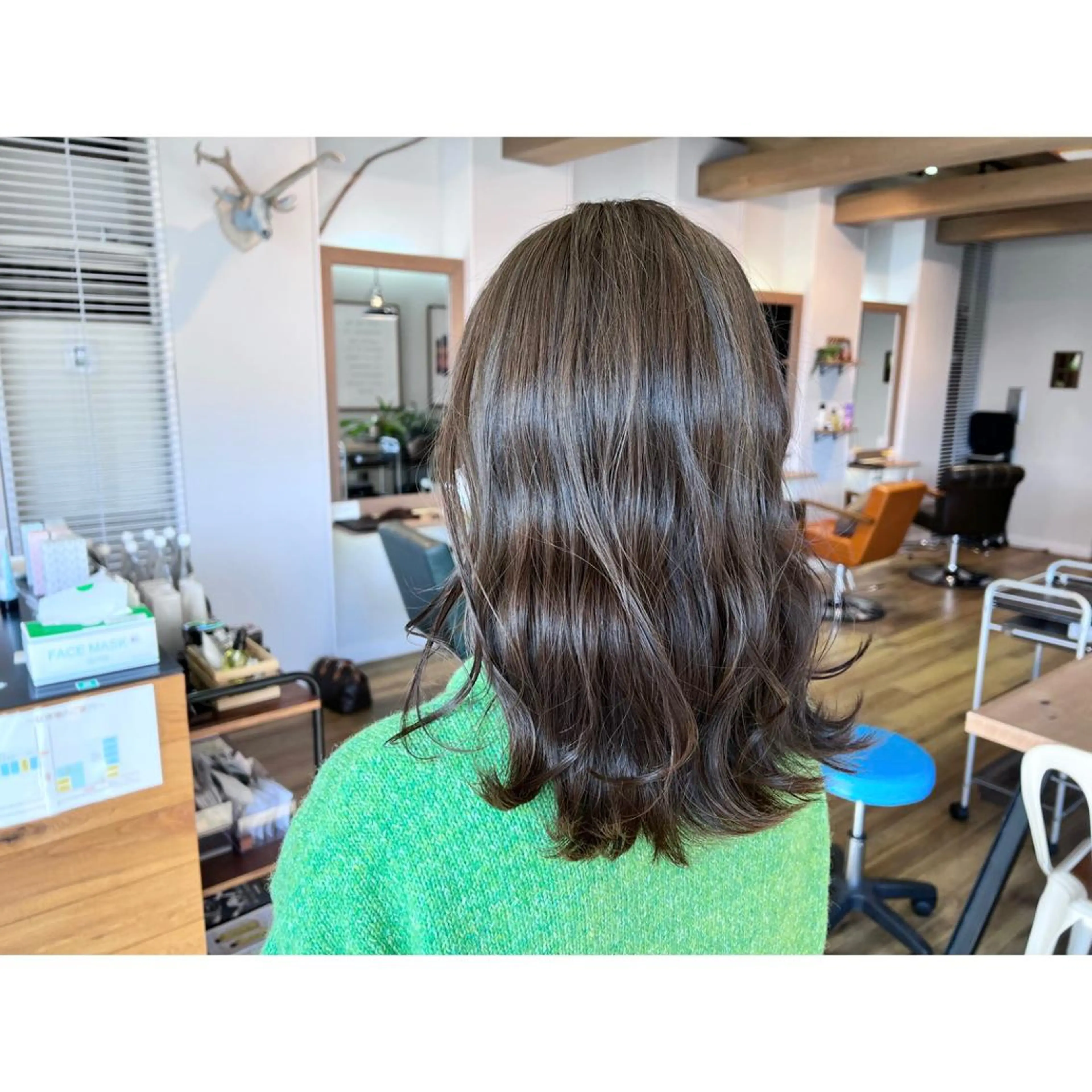 ロング カラー グレージュ オリーブグレージュ オリーブグレー ヘアカラー トリートメント ツキダテ ユイのヘアスタイル
