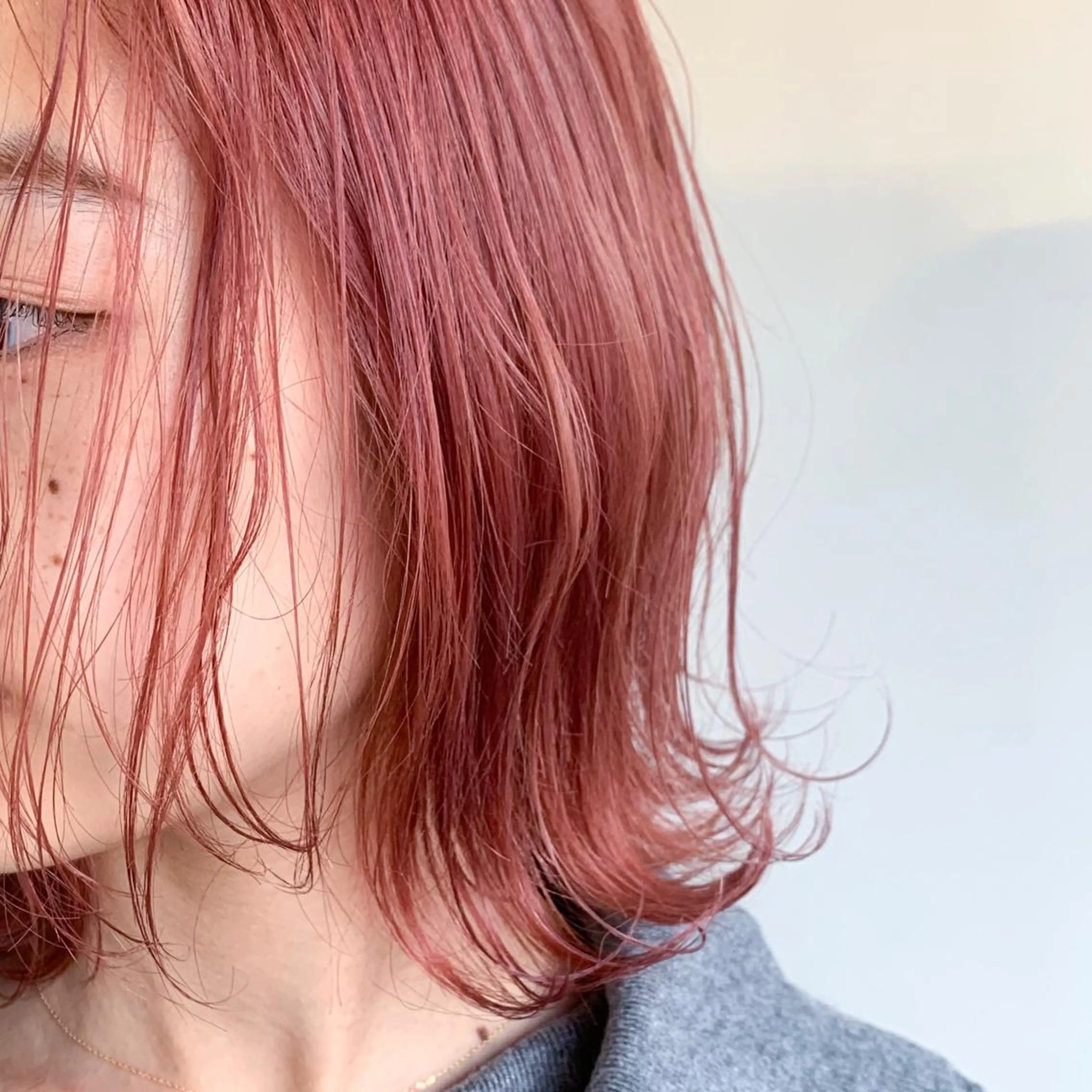 ショート nuu所属・💜ショート💜 ウルフ、ボブ二色亜美のヘアスタイル