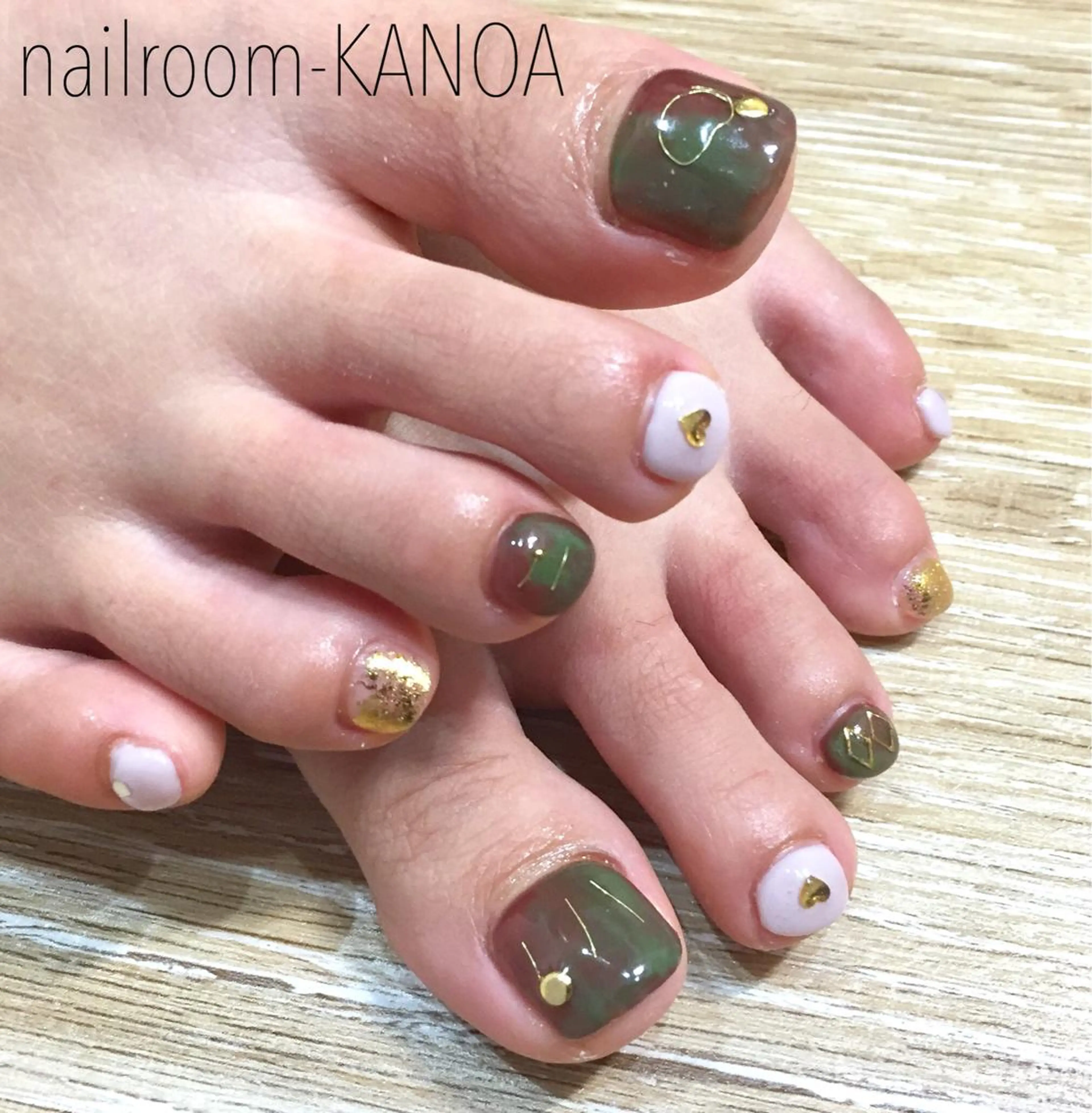 ショート ネイル フットネイル ニュアンスネイル nailroom- KANOAのネイルデザイン