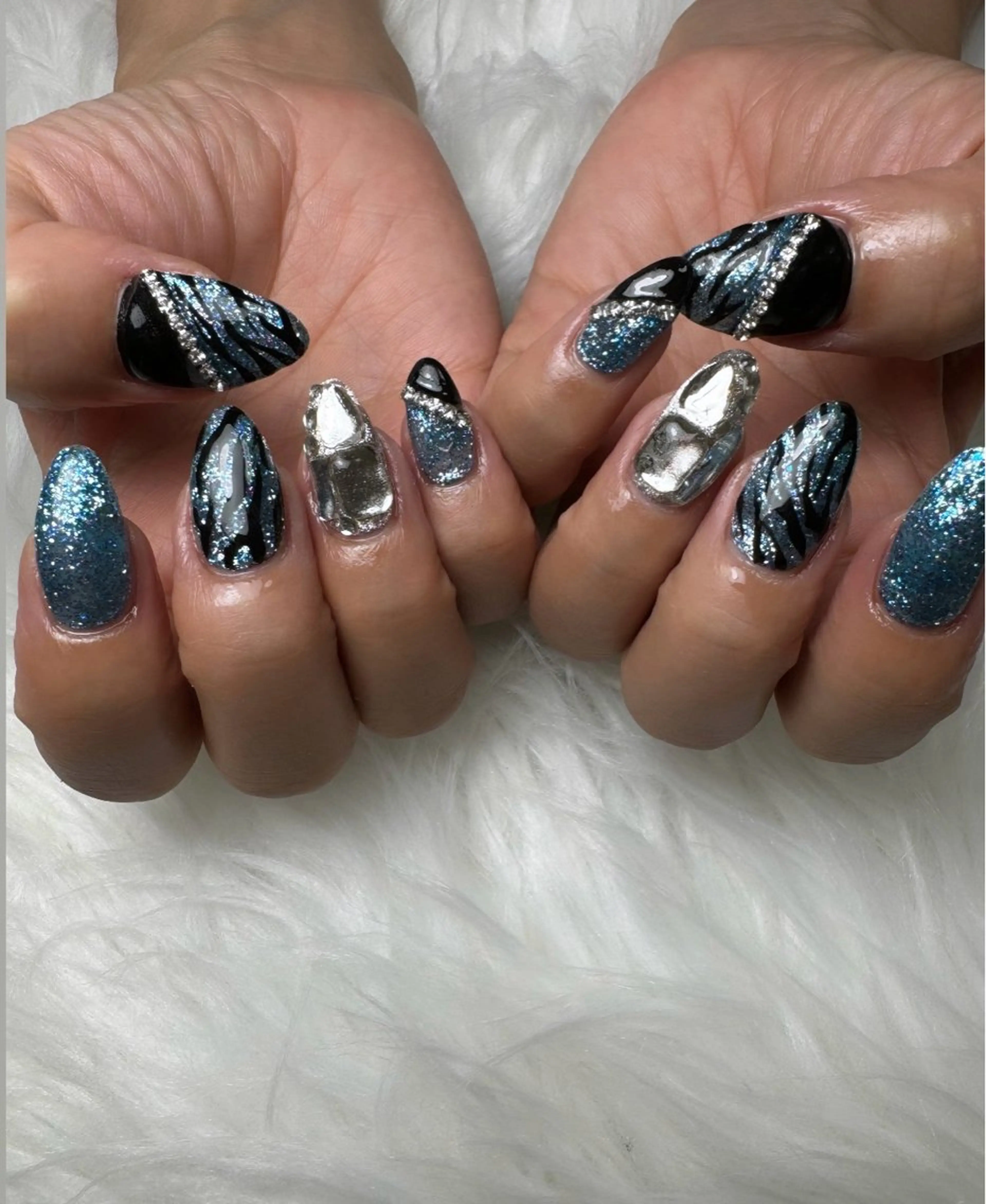ネイル アニマル柄 ジェルネイル ラメ(グリッター) 持ち込み パラジェル ハンドネイル flowers nailのネイルデザイン