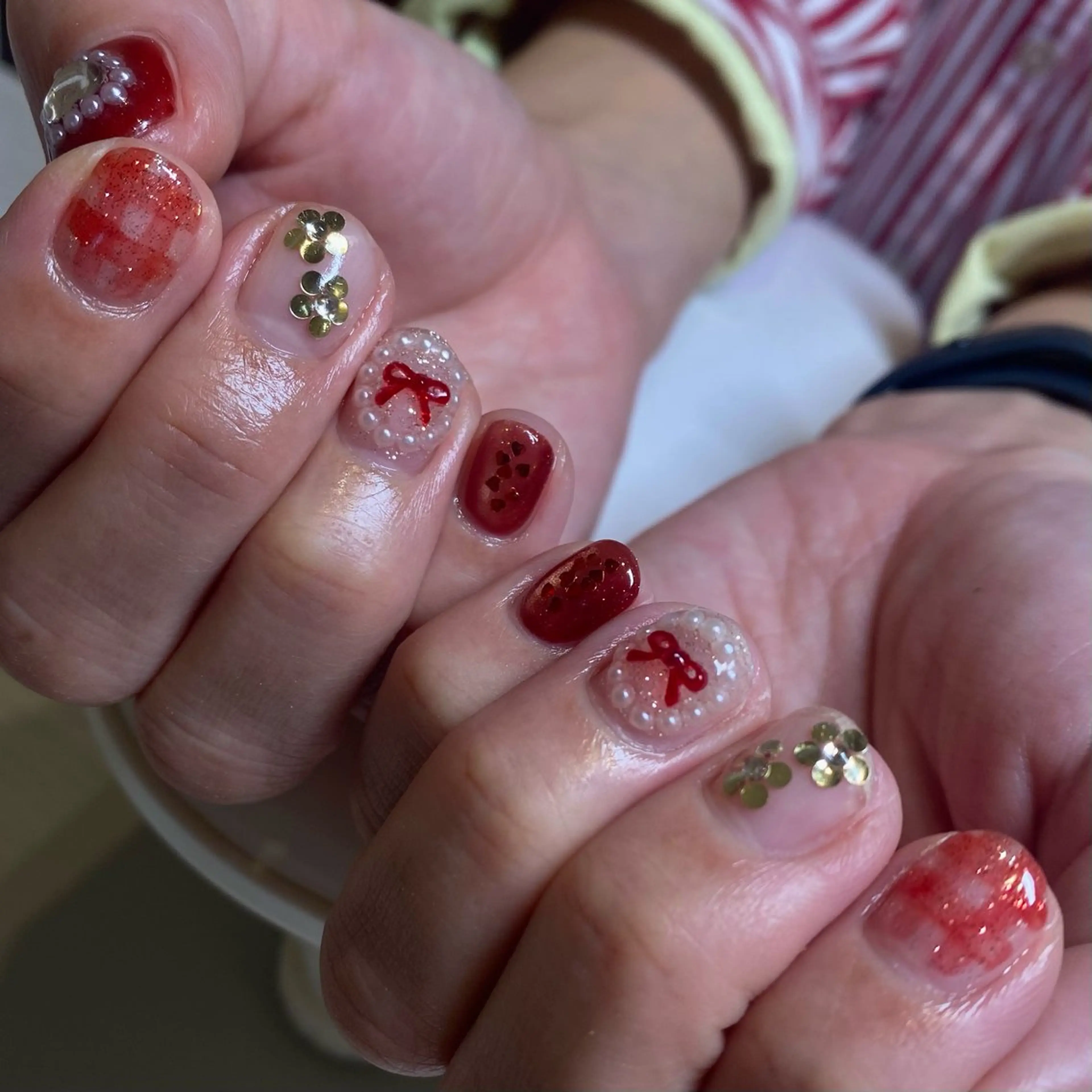 ネイル 韓国ネイル マグネットネイル 赤色 リボン ハンドネイル nail amuseのネイルデザイン