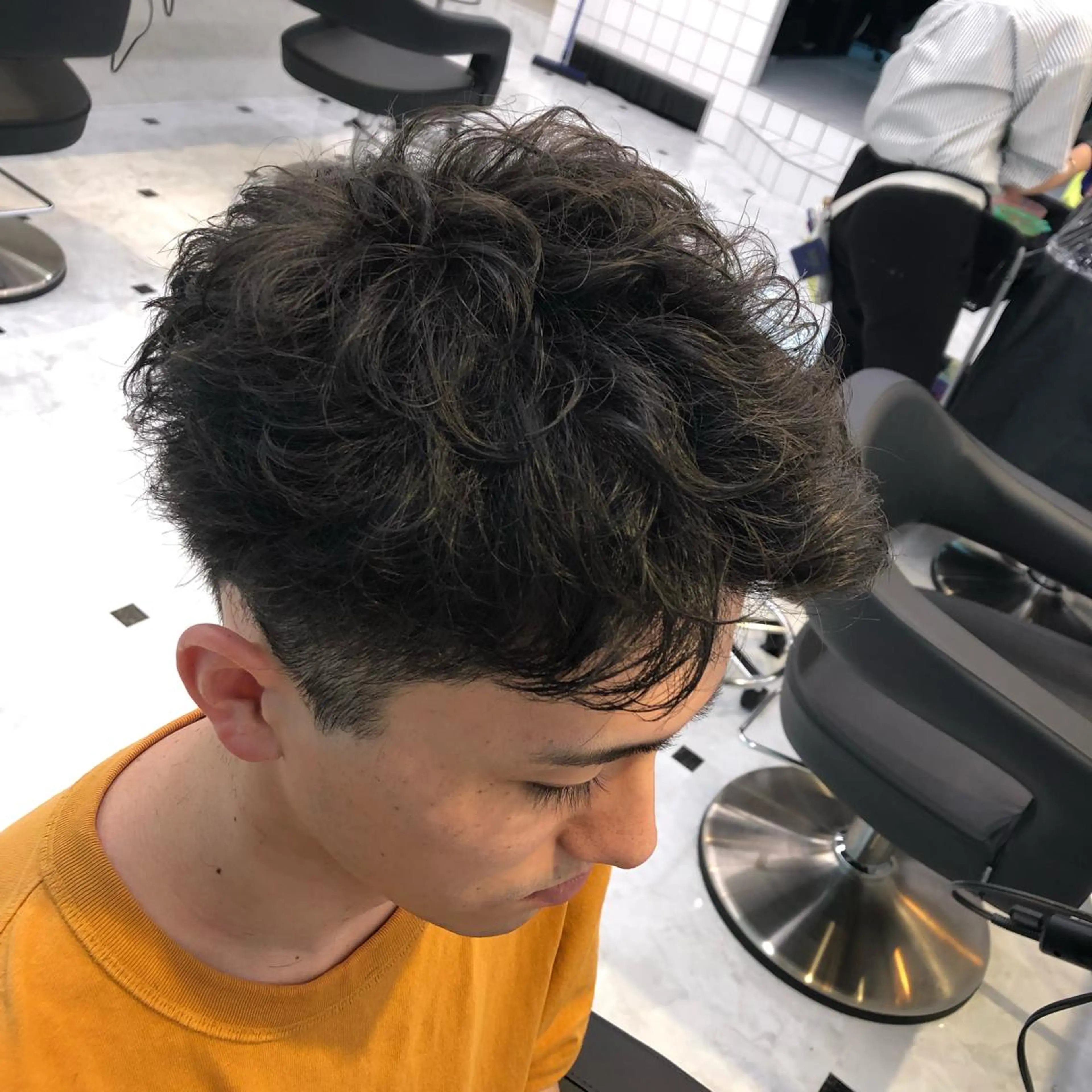 ショート パーマ メンズ メンズパーマ ショートヘア ヘアカラー トリートメント ヘアセット ベージュグレージュ 💕しゅーじ💕のヘアスタイル