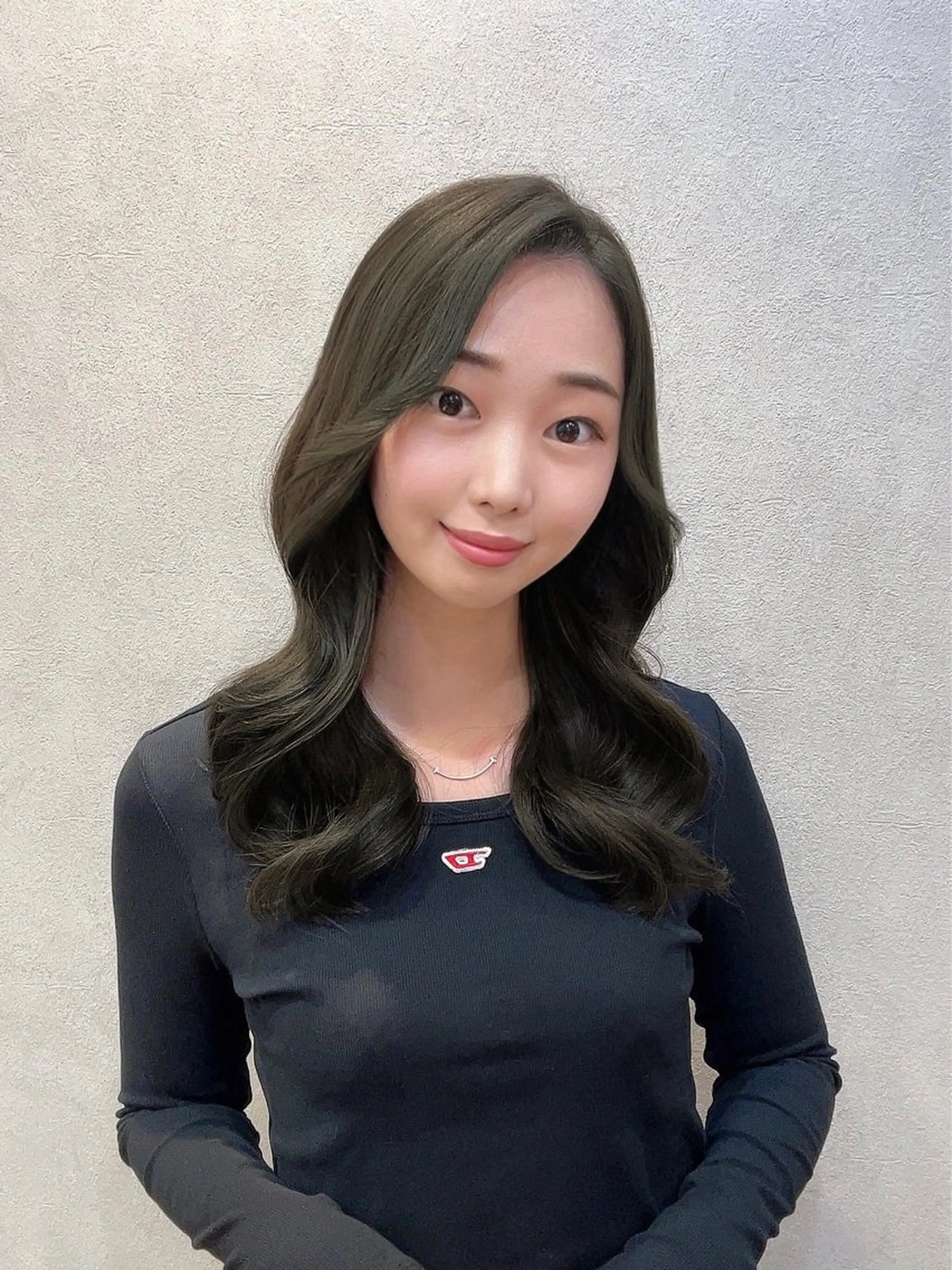 セミロング カラー ヘアアレンジ グレージュ オリーブグレージュ オリーブグレー くびれヘア レイヤーカット 🩷韓国ヘア/レイヤ ー🩷Maikaのヘアスタイル