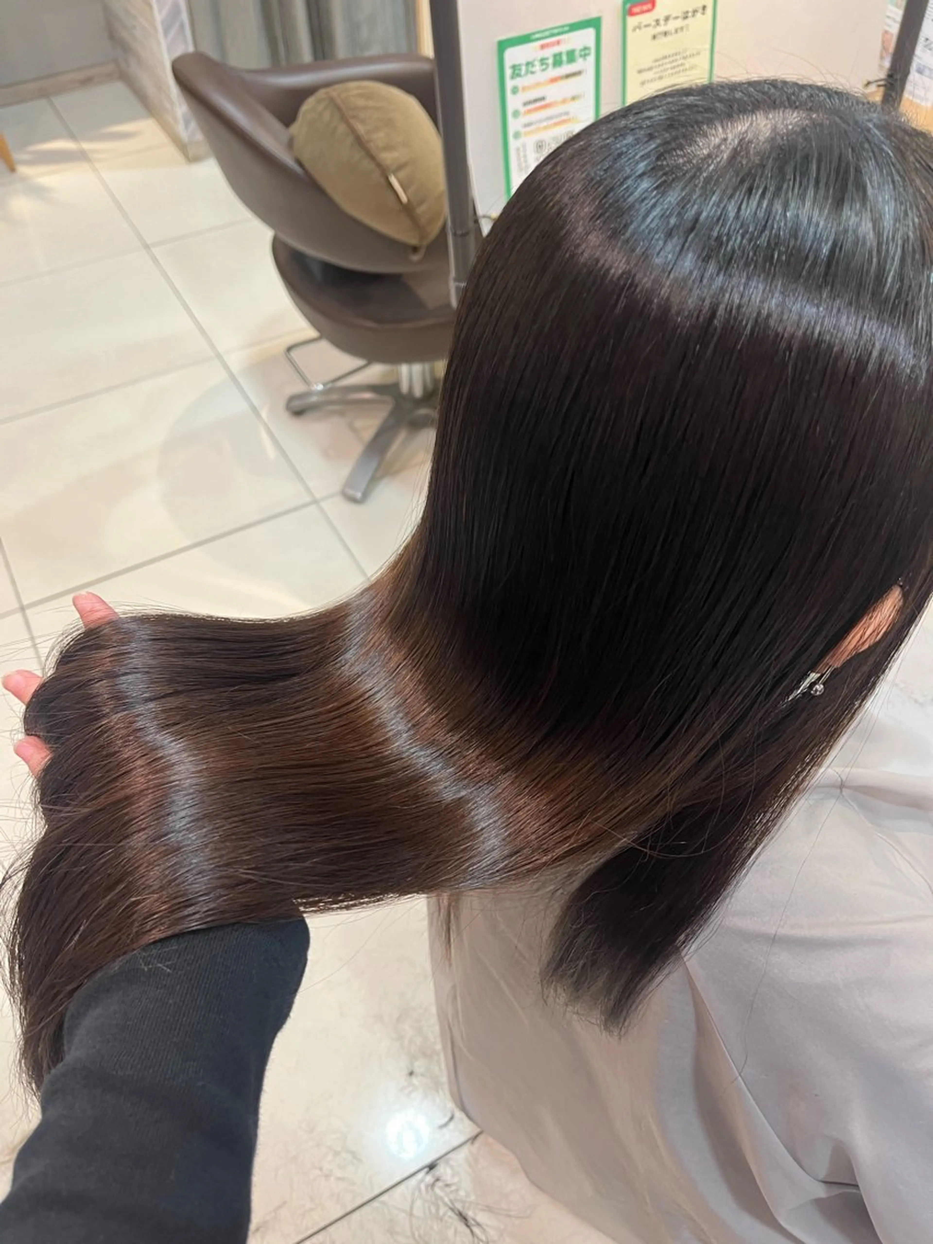 ロング パーマ 縮毛矯正 ストレートパーマ カット 縮毛矯正 垢抜けカラー/オリー ブ系/フェミニン/鏡のヘアスタイル