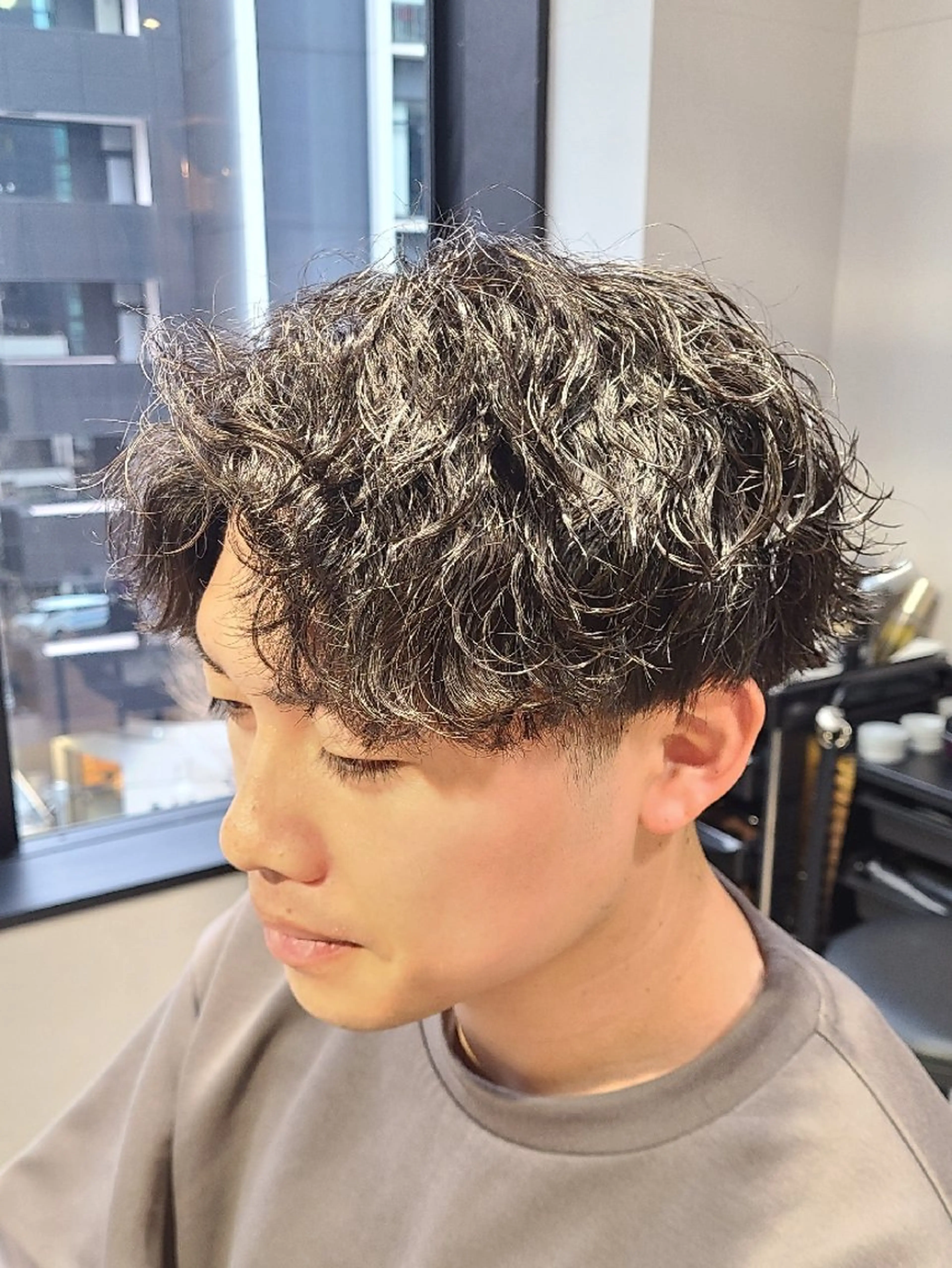 メンズ パーマ メンズハイライト メンズインナーカラー メンズパーマ プードルパーマ ツイストスパイラルパーマ カット パーマ KAZUMA /メンズ特化/パーマのヘアスタイル