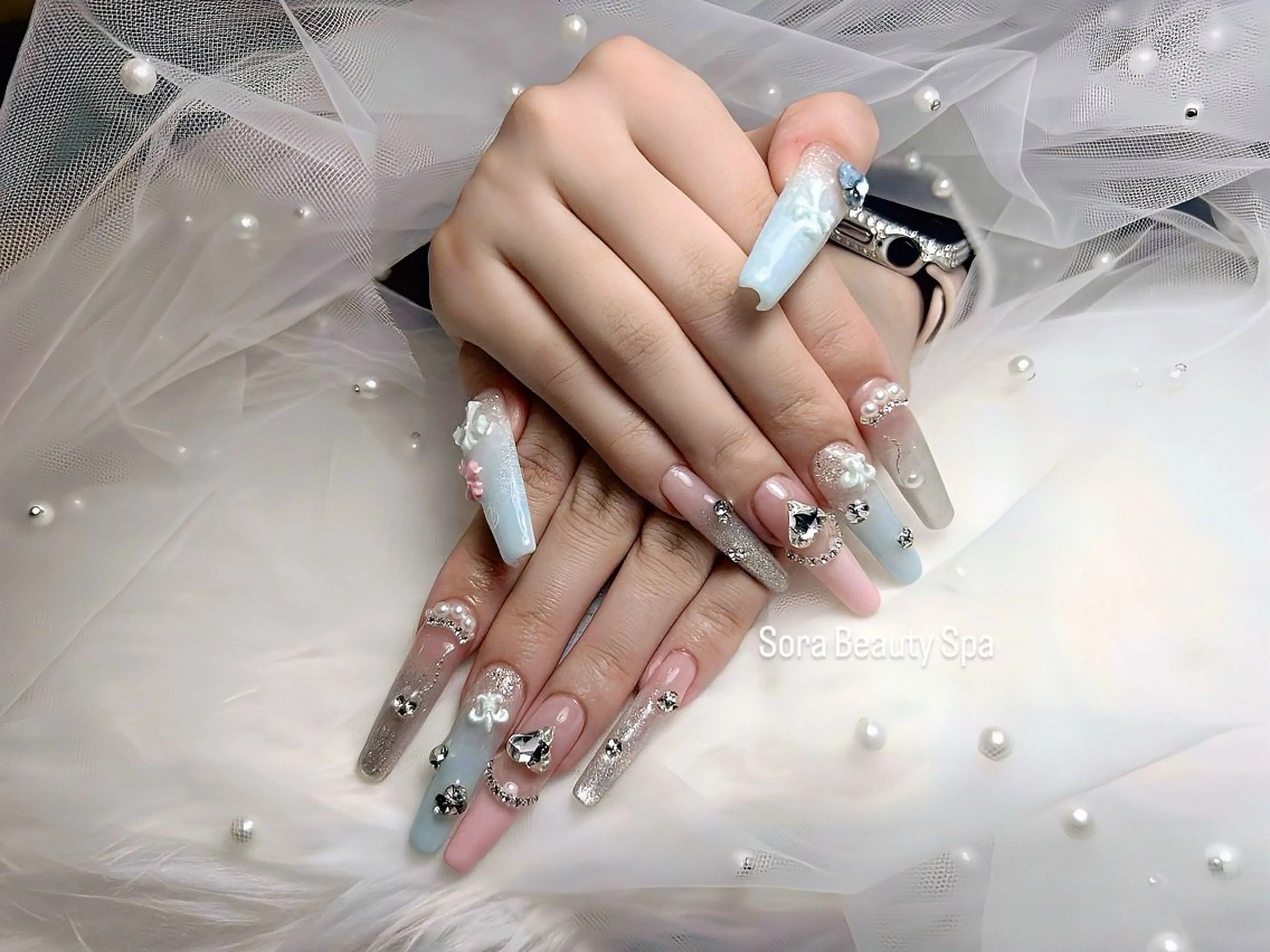 ミディアム ハンドネイル Chiin Nail Stylistのネイルデザイン