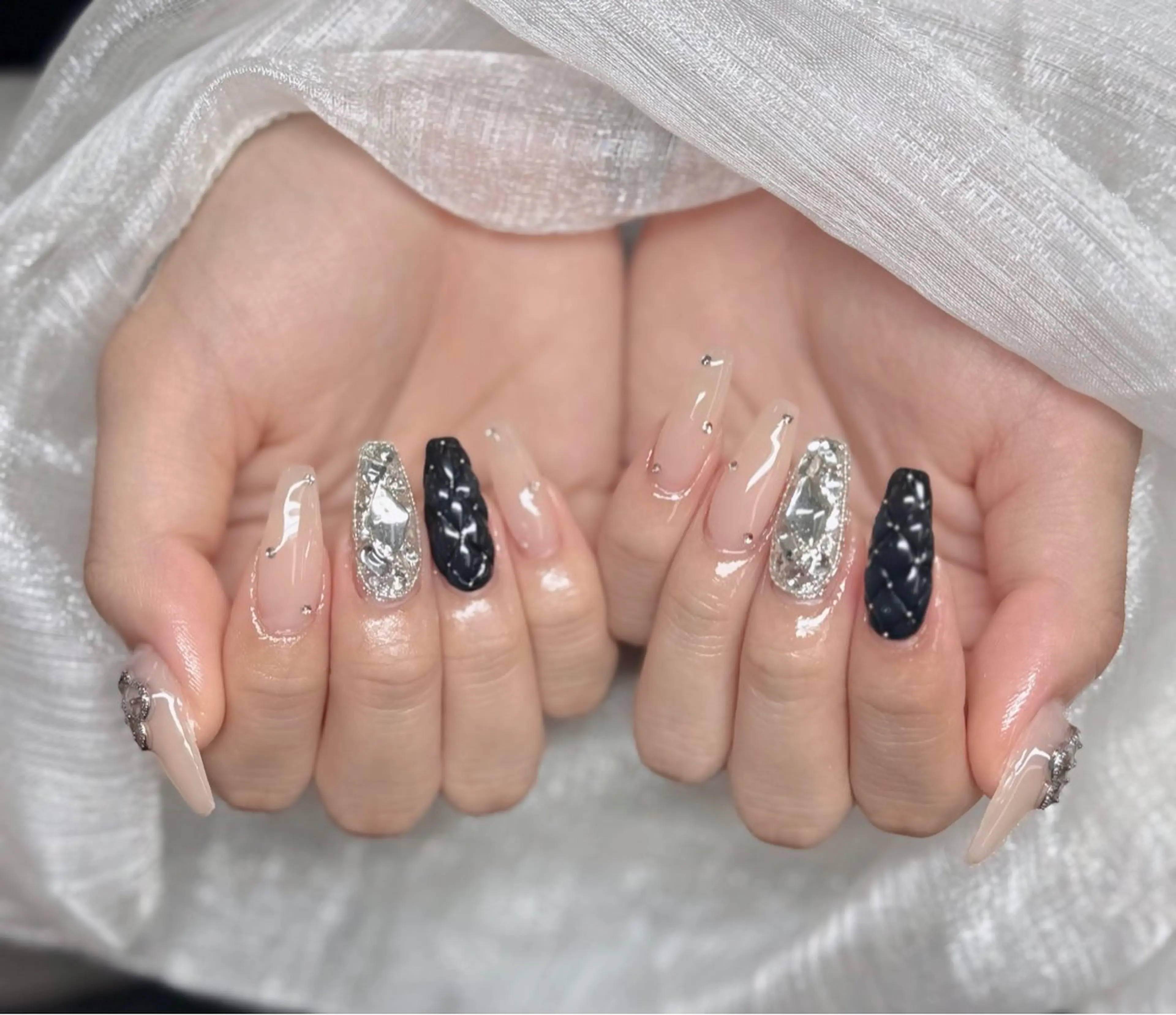 ネイル オーロラネイル フレンチネイル ジェルネイル ハロウィン キラキラネイル H.baby Nail Salon所属・H.baby Nail Salonのネイルデザイン