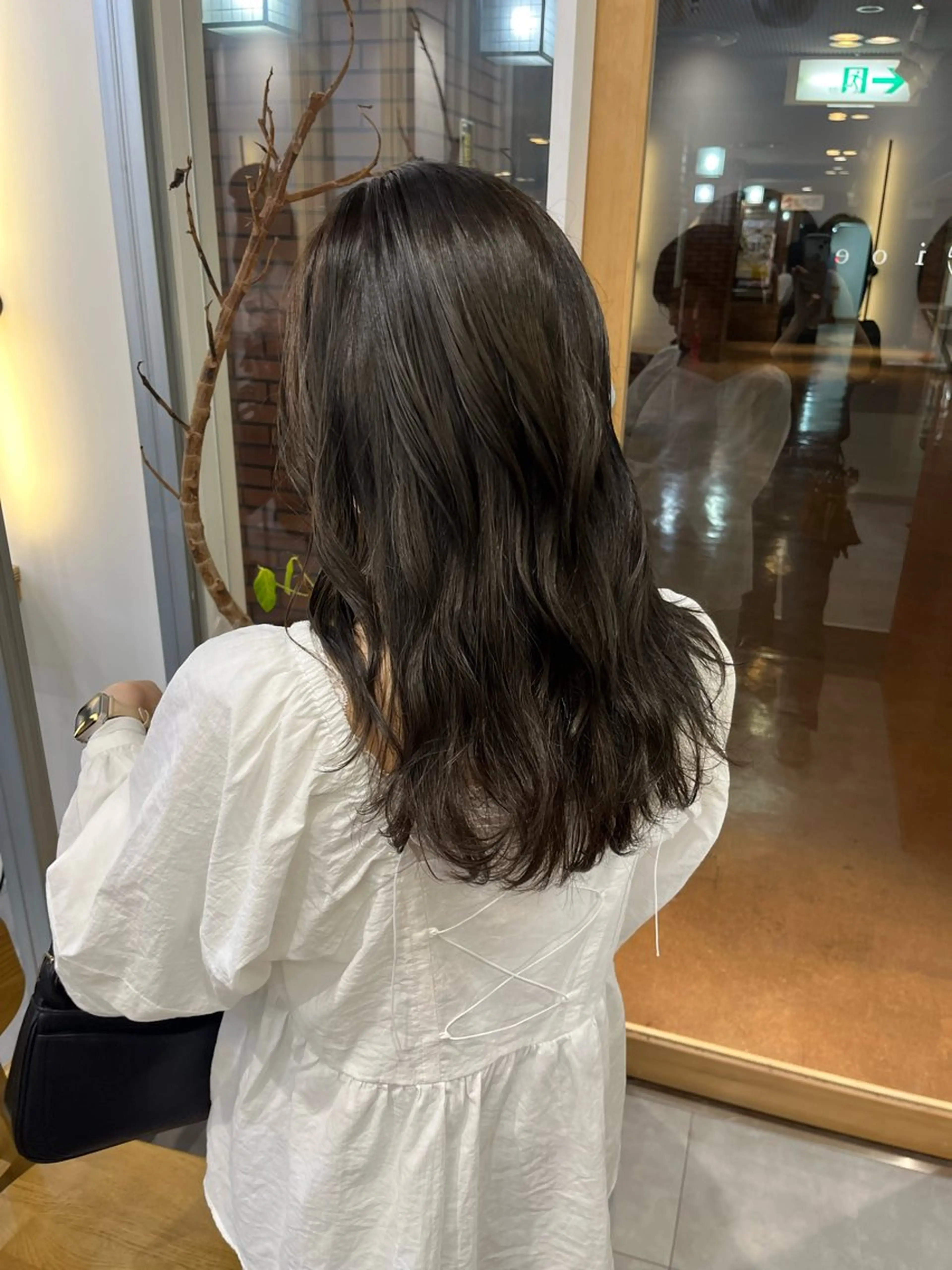 ロング 安田りっか /オリーブカラーのヘアスタイル
