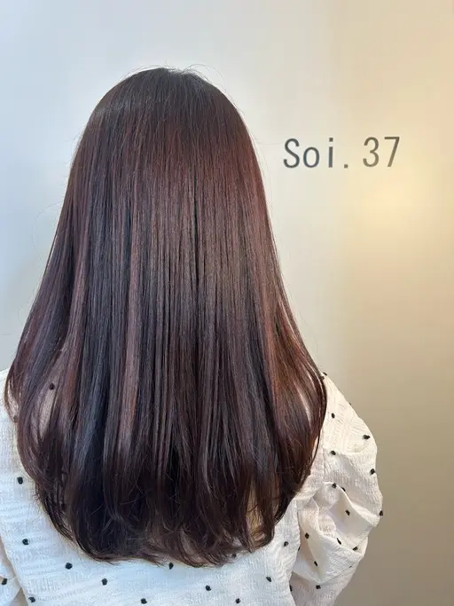 【カット×美髪カラー】カラーと同時に、髪質改善トリートメントができる美髪カラー。色味の定着が良く、滑らかで艶のある質感に