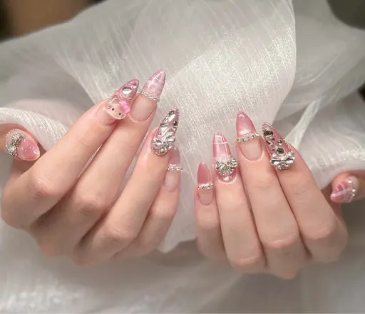 ✨学生限定ネイル割引✨【チップ長さ出し】持ち込みデザイン& パーツつけ放題 ¥13800→¥8600 (オフ選択)