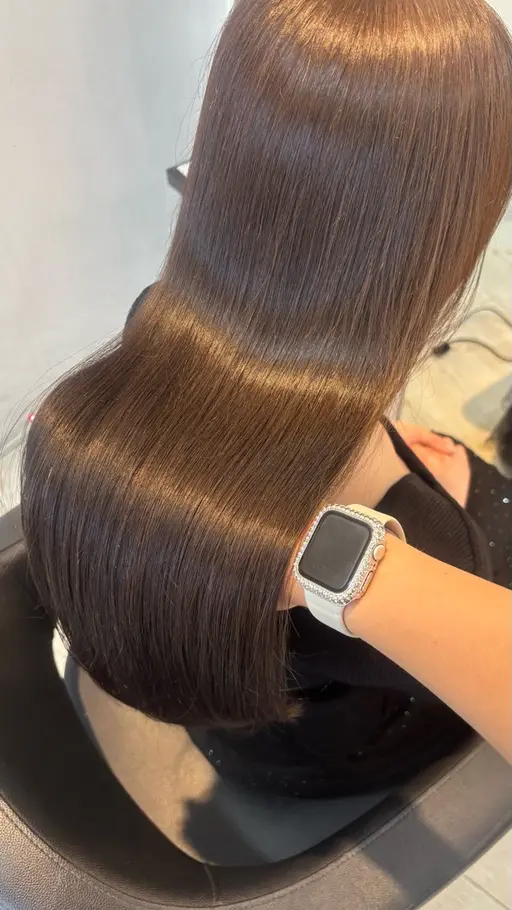 【10、11月限定】3センチ以上カット✂︎＋透明感カラー☁️＋うる艶トリートメント【※レディースのみ】