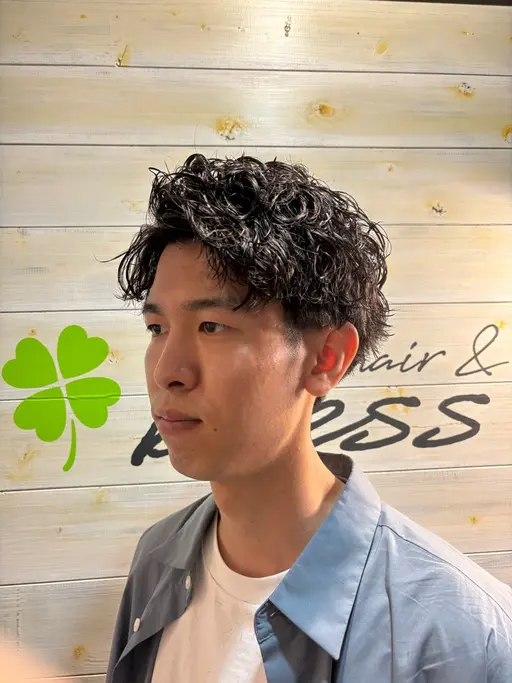 メンズカット+ケアパーマ(スパイラル、波巻き、ツイスパ)も施術可能です