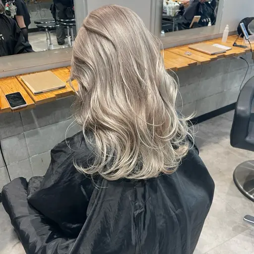 【モデル様限定料金】ダメージレスの綺麗や艶髪ハイトーン✨️ケアブリーチ➕ケアカラー➕外部補修オリジナルトリートメント