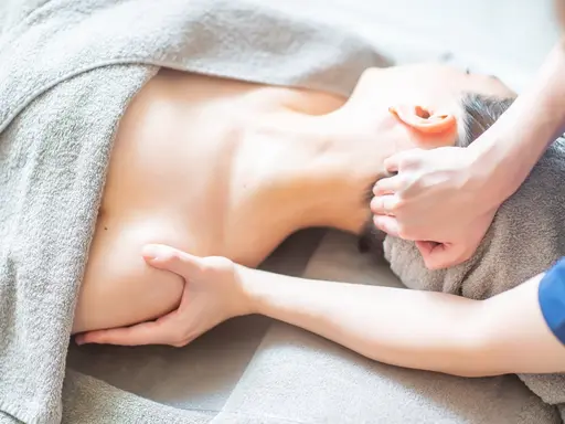 《期間限定モニター様募集》肩首こり上半身リンパ+小顔フェイシャル70分🌼¥6800