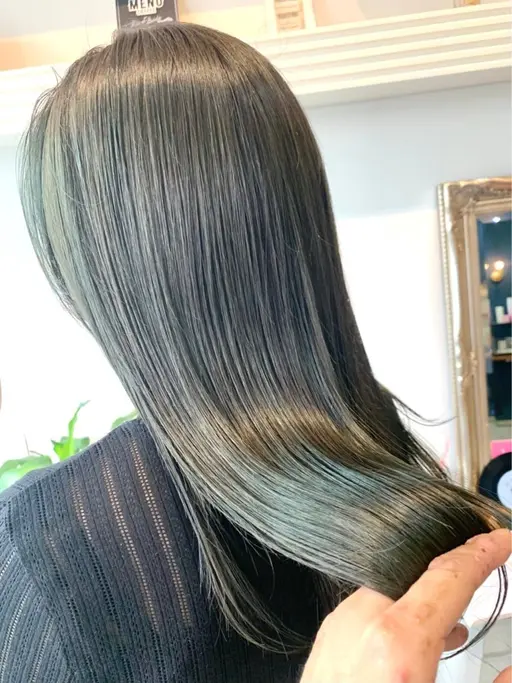 黒を使わない暗くするカラー🩵香水風トリートメント付き