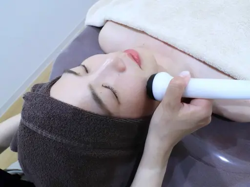 最新機器✨エレクトロポレーションで美白モチモチ美肌へ♬（韓国式モデリングパック付き）