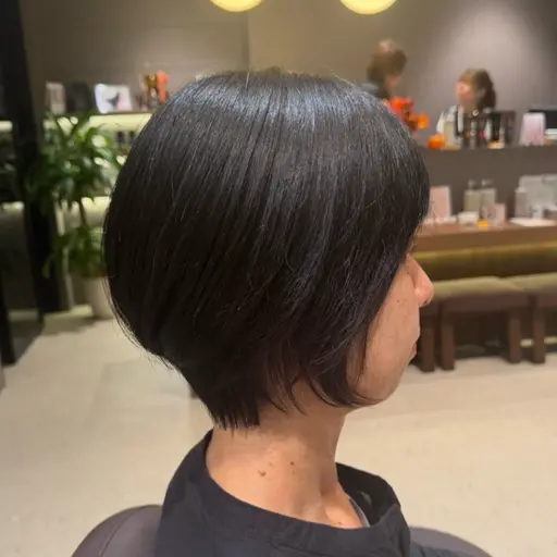 【　11月1日　】一名様限定‼️カット💇🏻‍♀️ （レディースショートスタイルの方のみ）トリートメントサービス付き