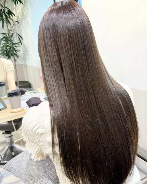 縮毛矯正 ⚠︎ブリーチ履歴無しの方、髪の長さがミディアムの方のみのご案内となります。