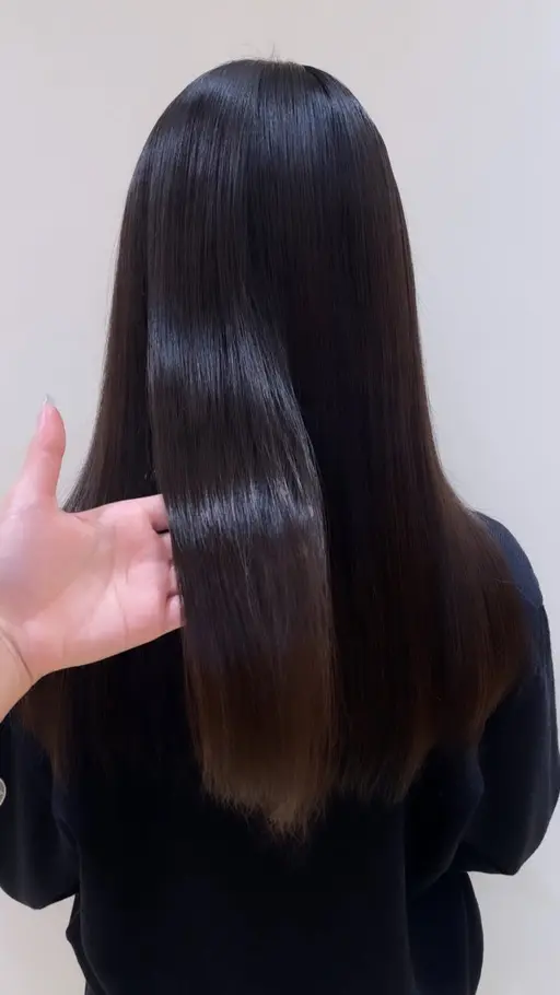 ‪✂︎‬ カット➕縮毛矯正 ➕トリートメント‪✂︎‬          特にうねりや広がりが気になる方に🌻
