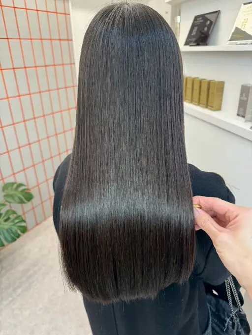 縮毛矯正+トリートメント🎀💕(ブリーチ履歴がある場合、1回ブリーチの方まで)