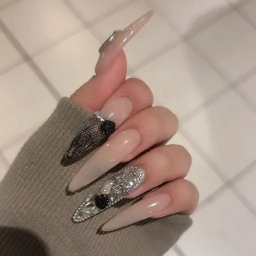 人気No. 1。✧。・゚デザインコース𝜗𝜚片手2本ずつアート🉑✨ベースはワンカラーorラメグラ🎀