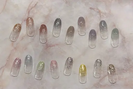 【8月限定!新規の方専用メニュー】オフ&ケア無料!夏に向けて✨️ラメグラデーションネイル💅