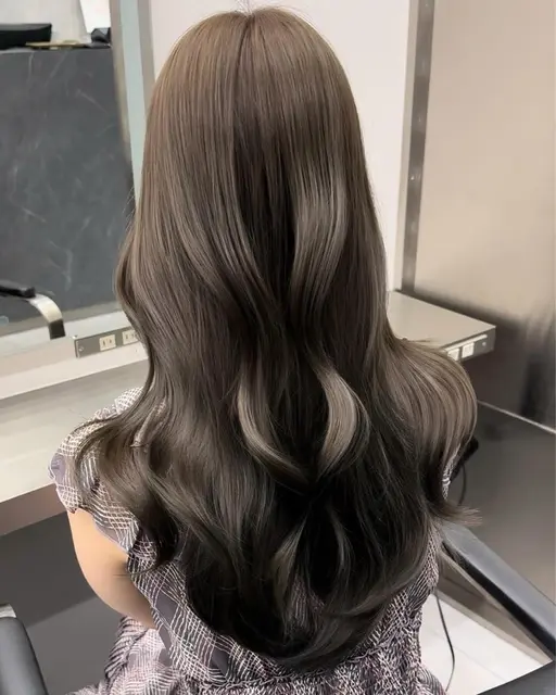 【モデル様限定メニュー】ワンカールで盛れるレイヤーカット➕艶感カラー🩵