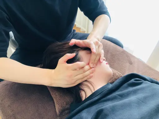 【初めての方におすすめ|人気No.1】小顔+全身姿勢矯正60分|猫背・巻き肩・むくみ・フェイスライン