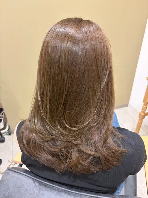 【直前割でお得に⭐️】カット✂️+うる艶トリートメント🥣✨(ハッシュカット/レイヤーカット/顔周りカット)