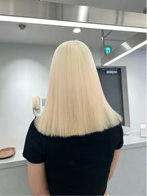 4月限定!✨学割✨ブリーチ + 艶カラー🌷今だけプチトリートメント付き🌷艶髪ハイトーンカラー