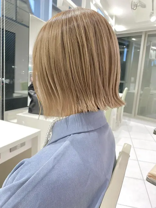 カット+ブリーチカラー+イルミナカラー+トリートメント|ハイトーンカラー・ミルクティーベージュ・ダブルカラー