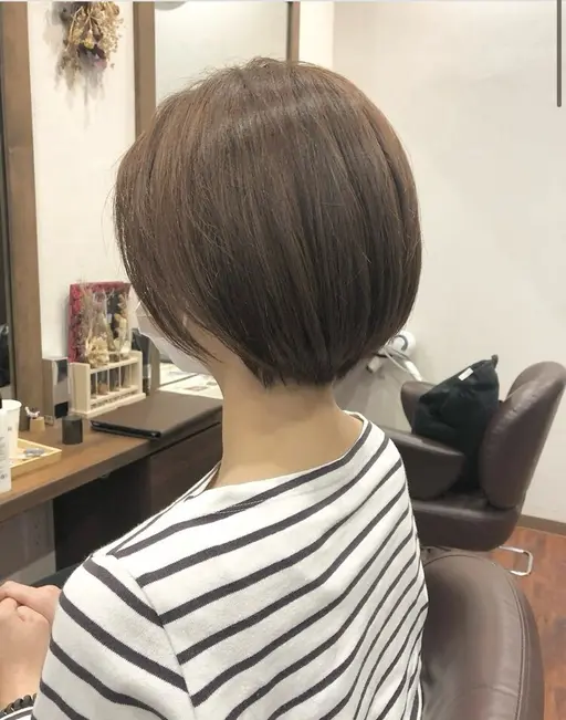 ショートボブカット