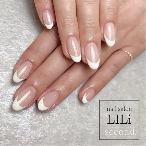 ❣️ミニモ限定価格❣️【オフあり】ハンド💅🏻白フレンチ🤍
