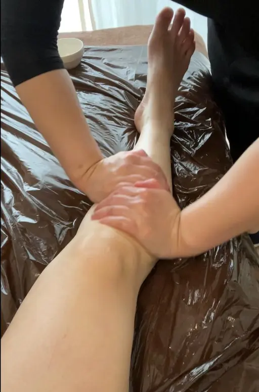🎀むくみ解消美脚リンパ＆デコルテ+ヘッド(施術時間約45分)