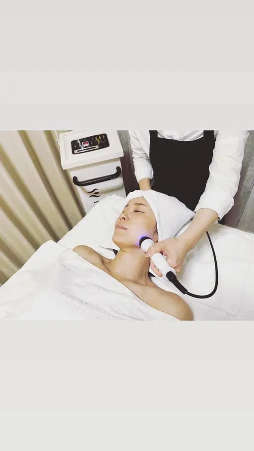【フェイシャルフルコース】顔のハイパーナイフ+炭酸パックでうるつや小顔美肌体験💓デコルテまでしっかりでむくみスッキリ✨