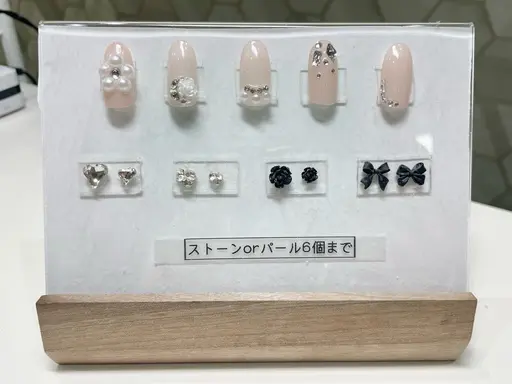 日付限定価格✨️ ワンカラー+2本パーツ💎(75分) ⭕️ご予約時にオフの有無をお伝え下さい🙇♀️