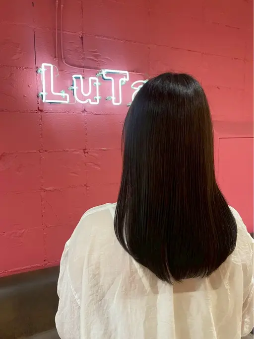 【湿気で広がる時期にオススメ💫】 🍀ストレートパーマ+5step treatment🍀