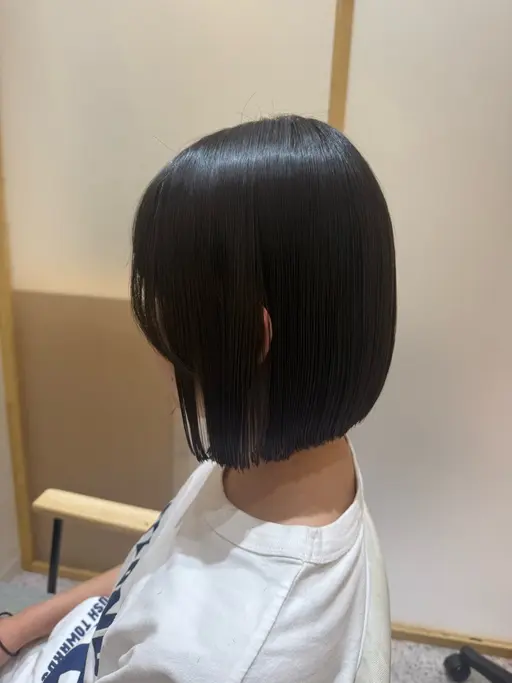 艶髪ストレート+カット+トリートメント(ReFaファインバブル付き)☆40000→20000☆‼️平日限定‼️