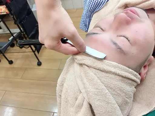 men'sカット&お肌もちもちエステ💆➕シェービング⭐️【眉カット付き】